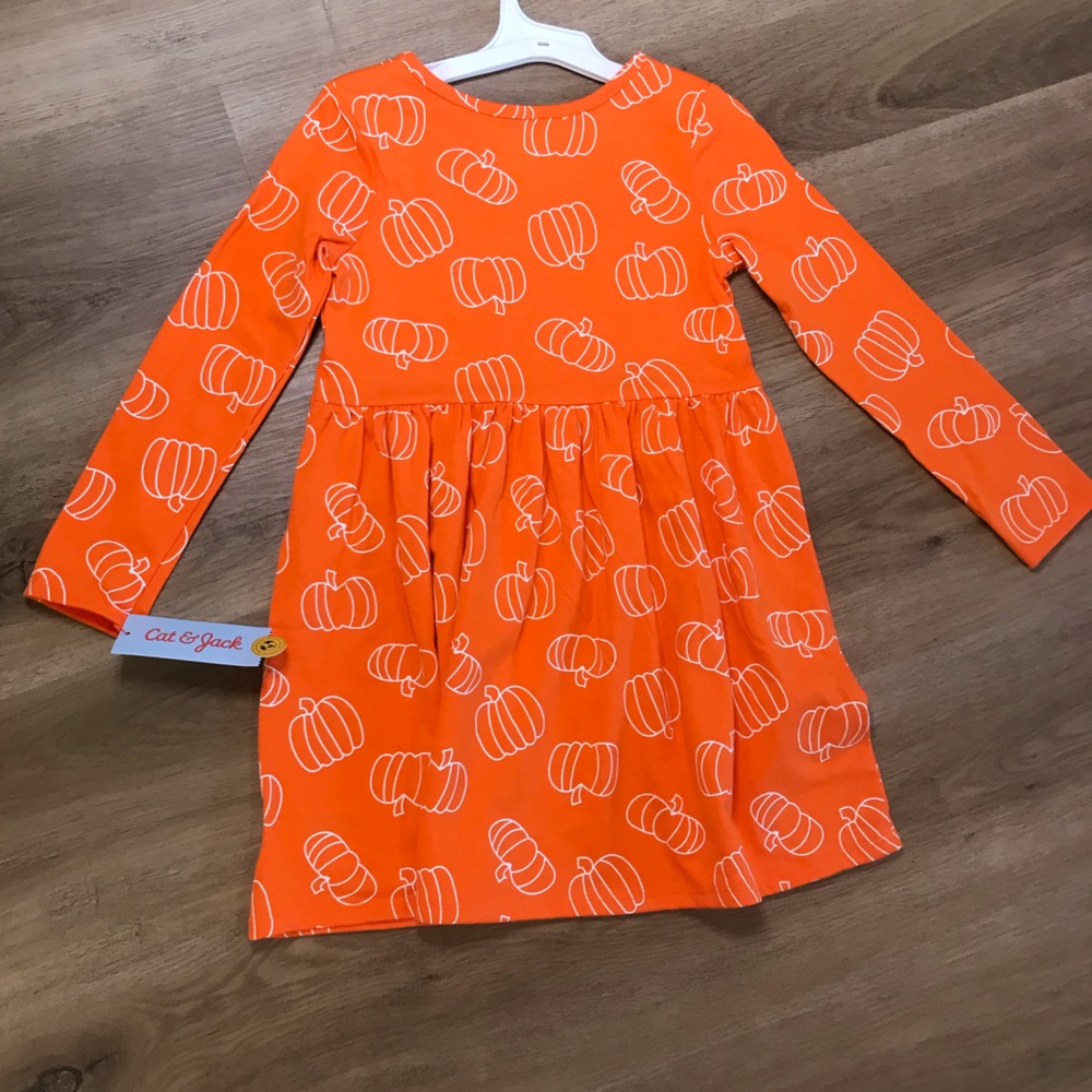 Girls size 5T pumpkin dress, new with tags.